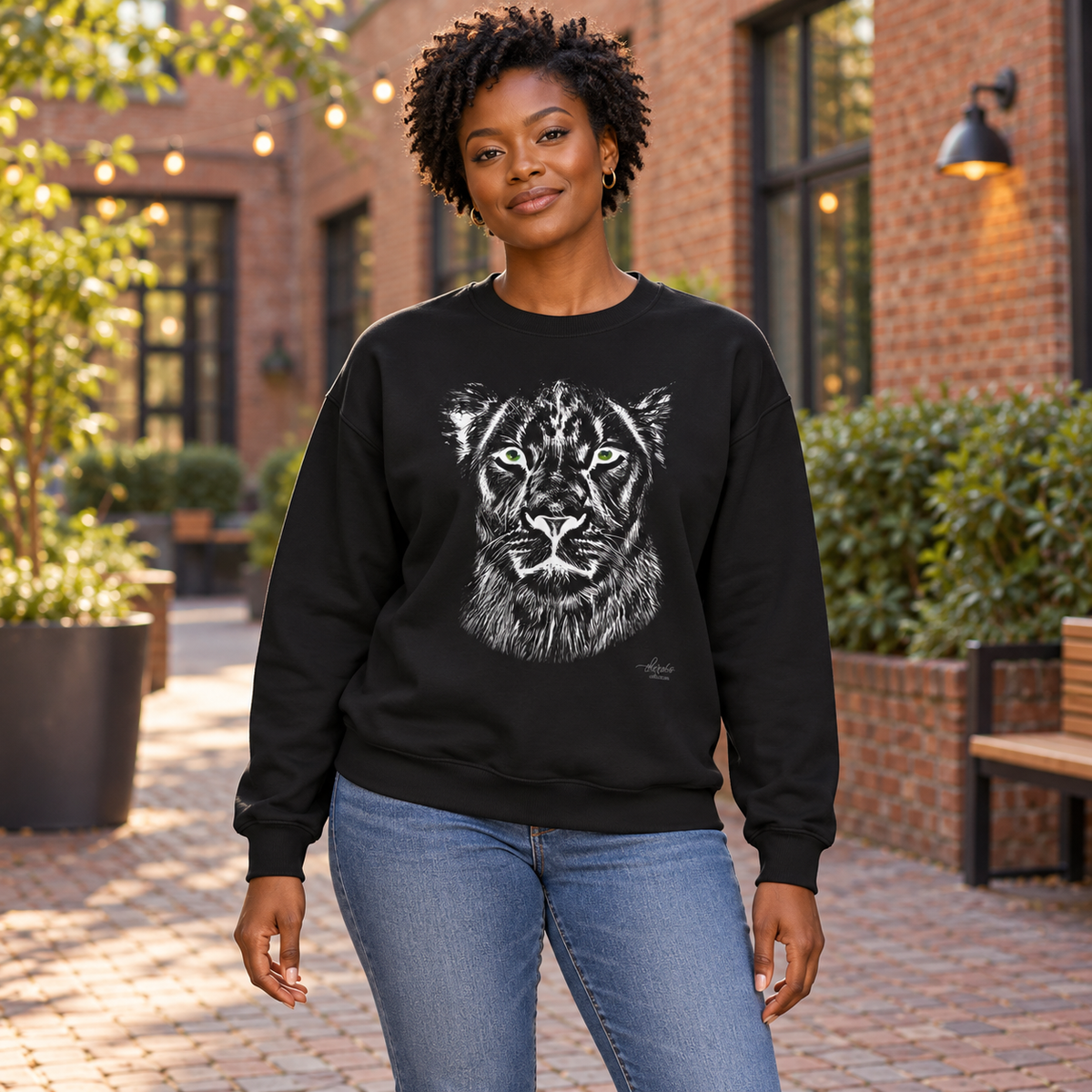 B&W Lioness Heavy Unisex Sweatshirt