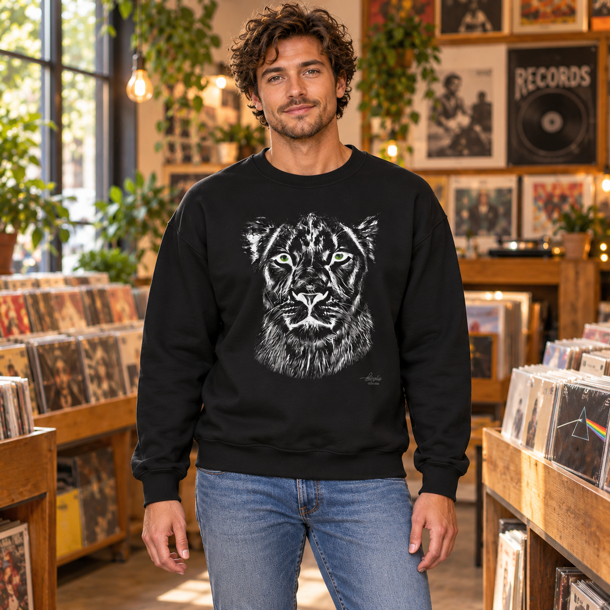 B&W Lioness Heavy Unisex Sweatshirt